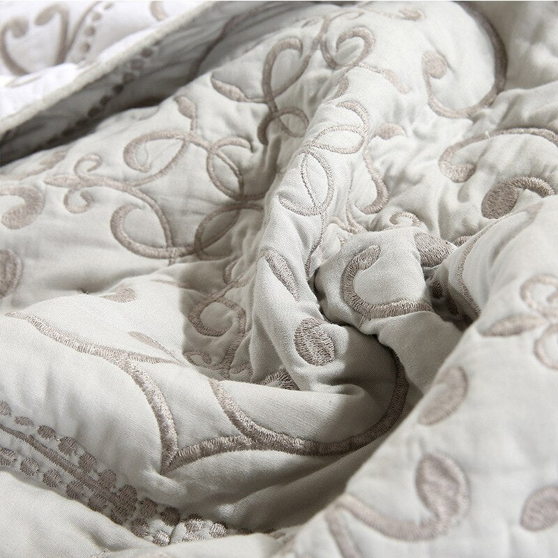 Amaranta Coverlet