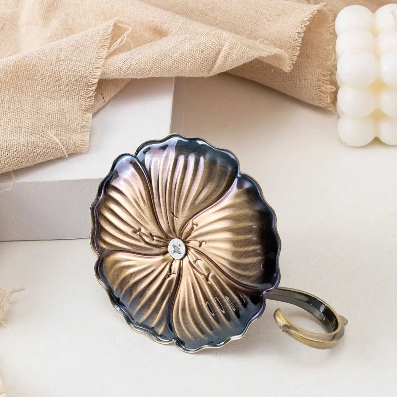 Angere Candle Holder
